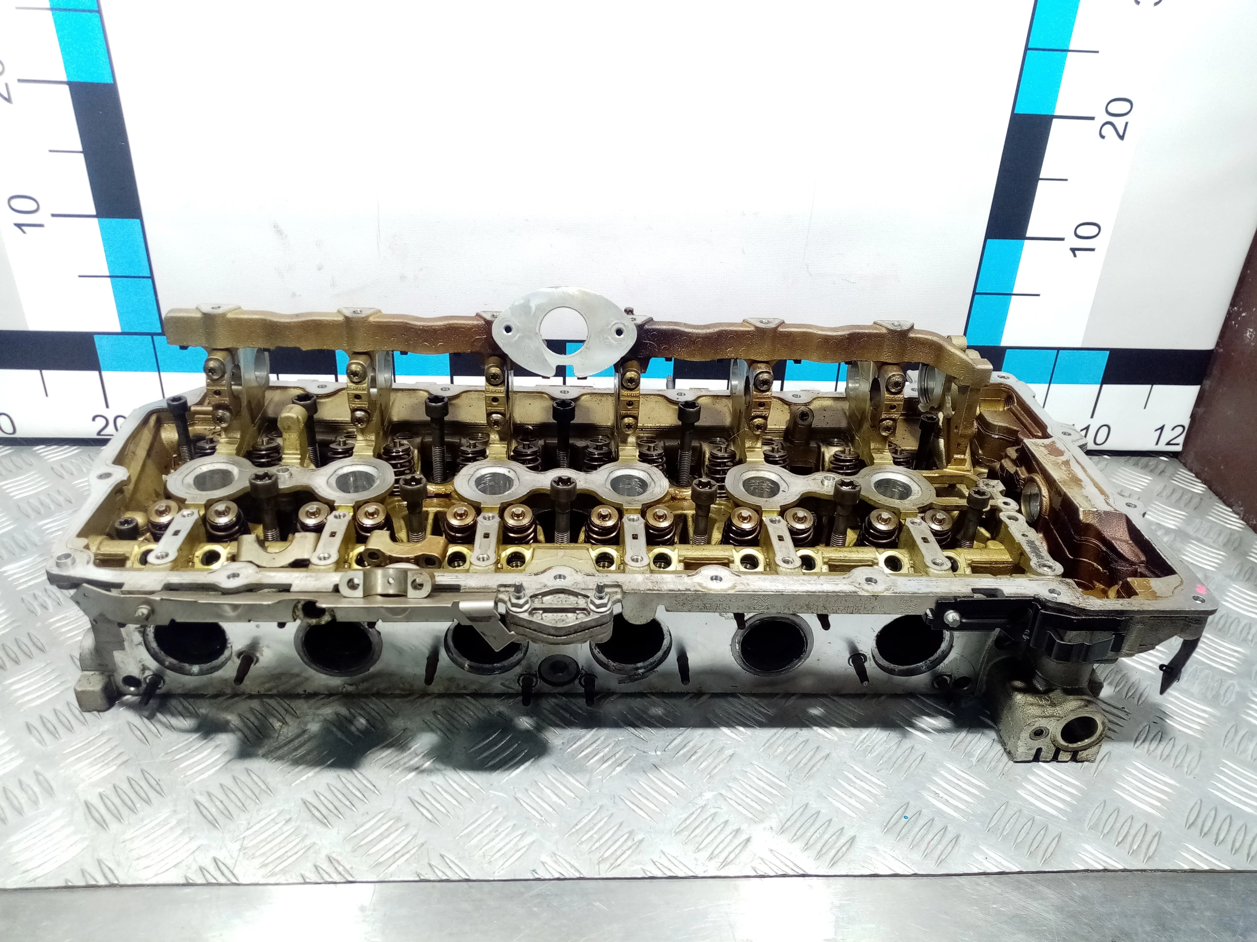 [Б/У] Головка блока цилиндров (N52) BMW - незначительной скол уголка постели [Код: 00374065 ]