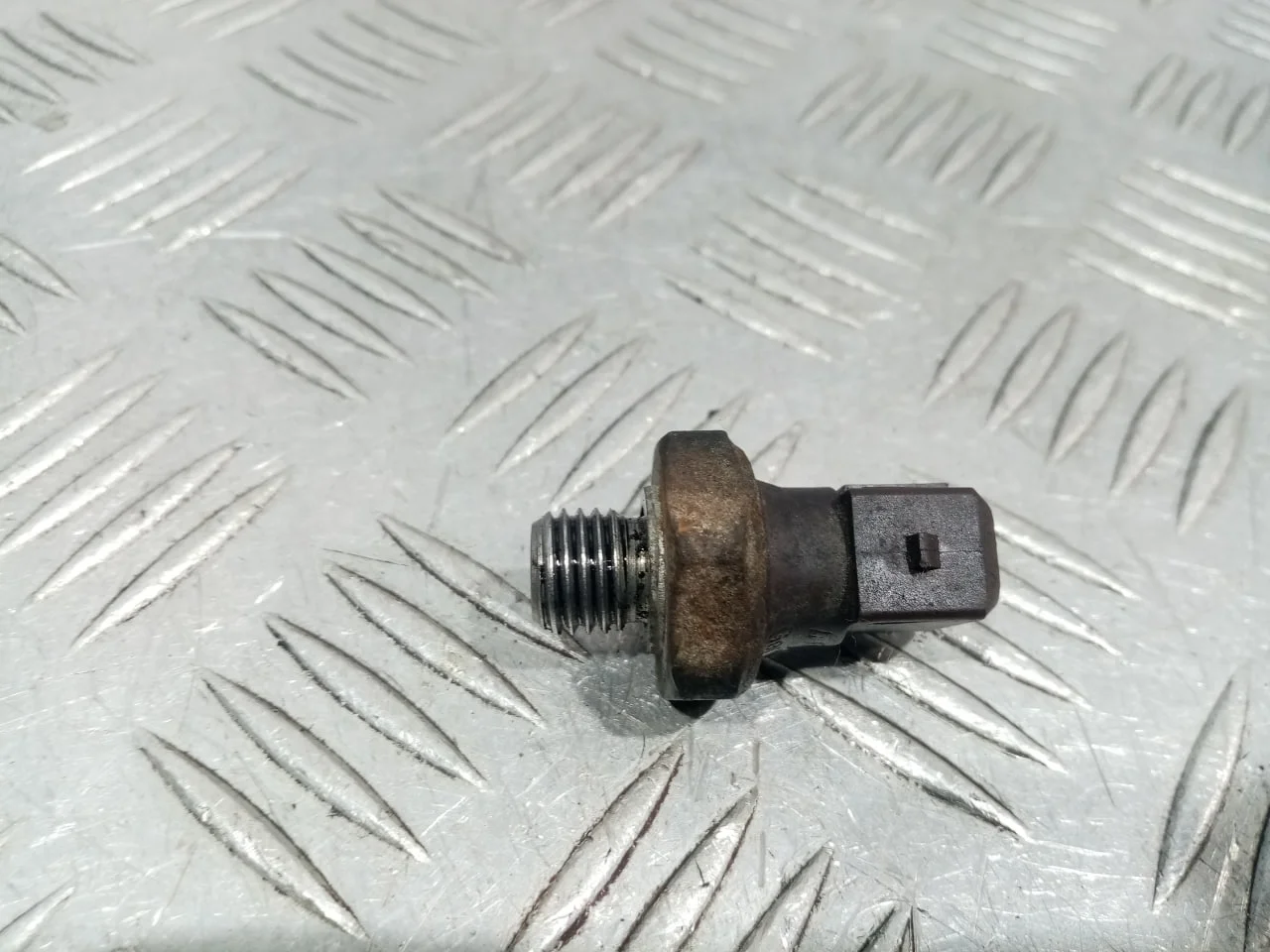 [Б/У] Датчик давления масла [Код: 00635840 ]