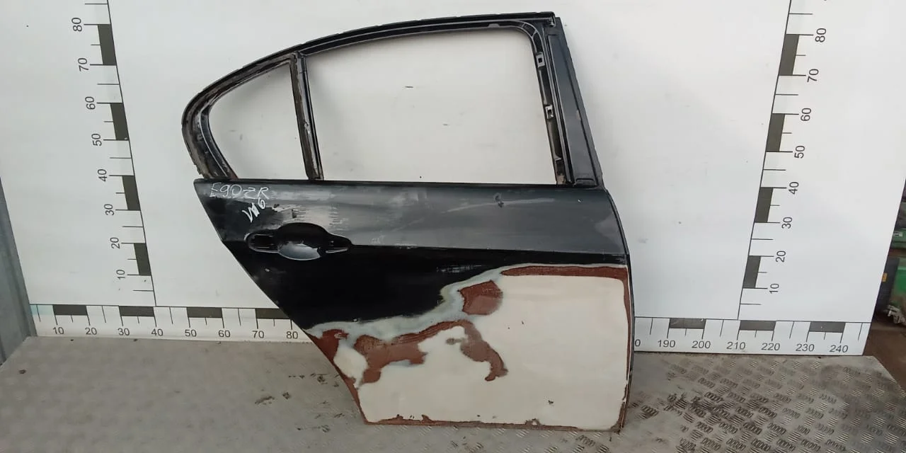 [Б/У] Дверь задняя правая BMW E90 - шпатлевана [Под ремонт] [Код: 00309230 ]