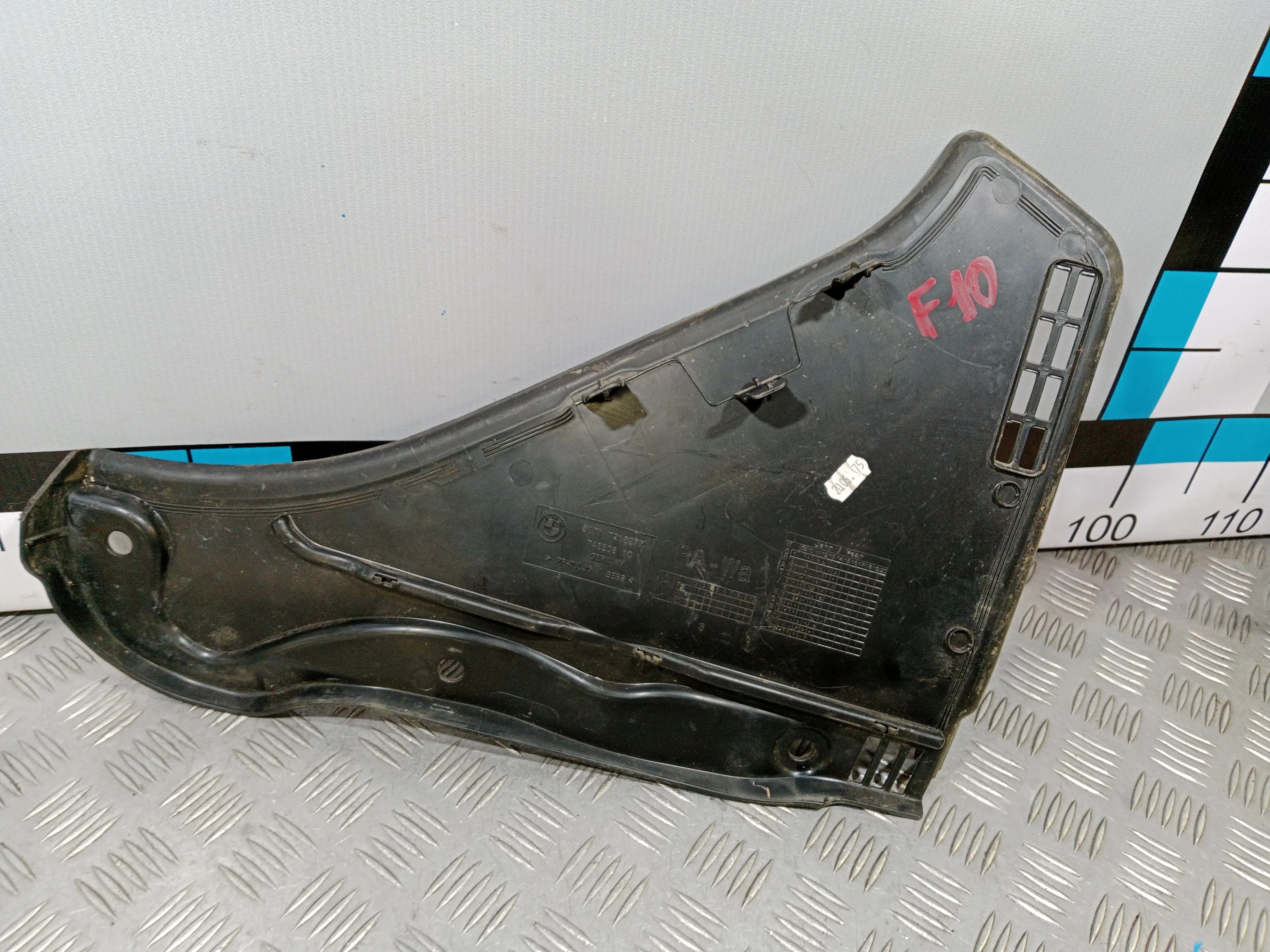 [Б/У] Дефлектор водяной правый BMW F10 F06 F12 [Код: 00415001 ]