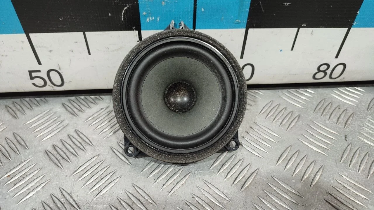 [Б/У] Динамик BMW - Маленькмй скол на одном креплении [ХОРОШЕЕ] [Код: 00665178 ]