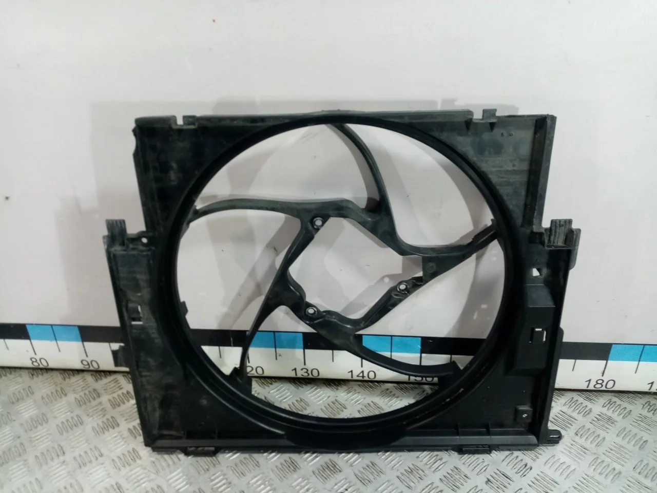 [Б/У] Диффузор вентилятора - Скол пластика соединения [Незначительные дефекты] [Код: 00590072 ]