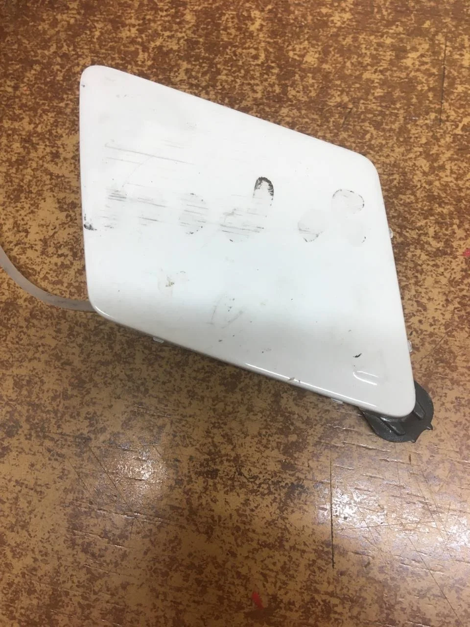 [Б/У] Заглушка буксировочного крюка передняя F10 [Код: 00341379 ]