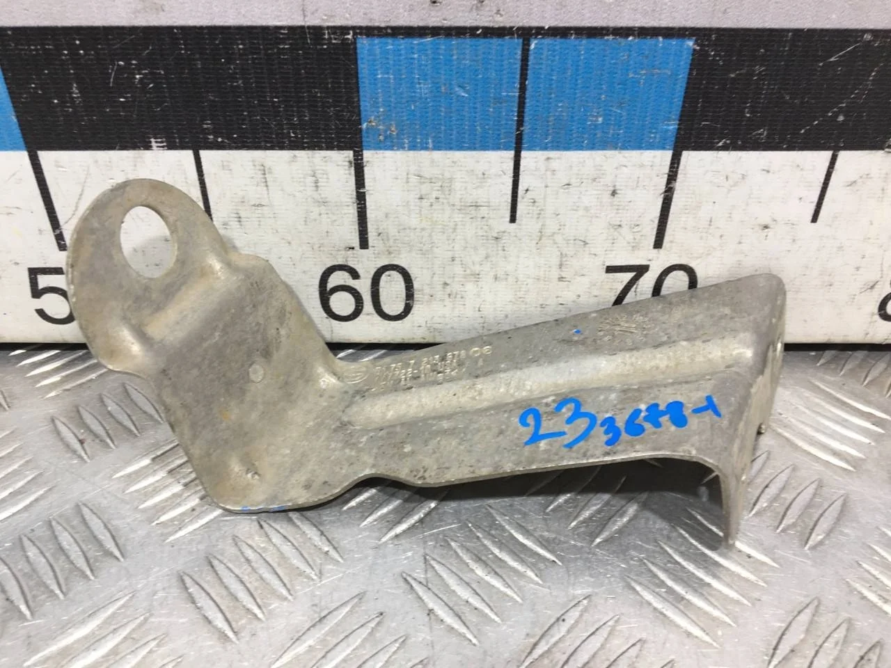 [Б/У] Крепление защиты ДВС [Код: 00596638 ]