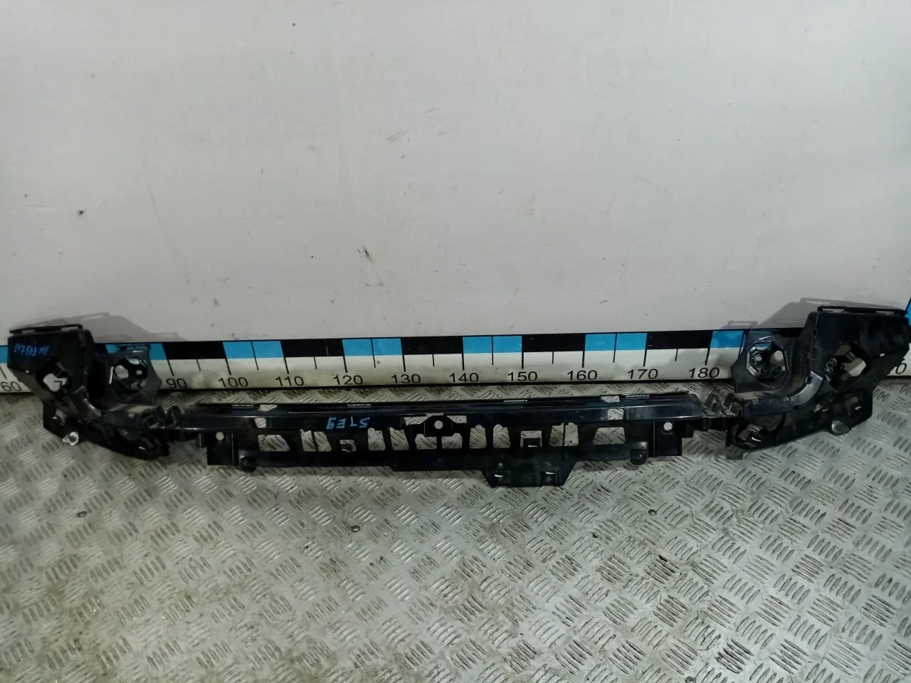 [Б/У] Кронштейн бампера центральный задний [Код: 00588858 ]