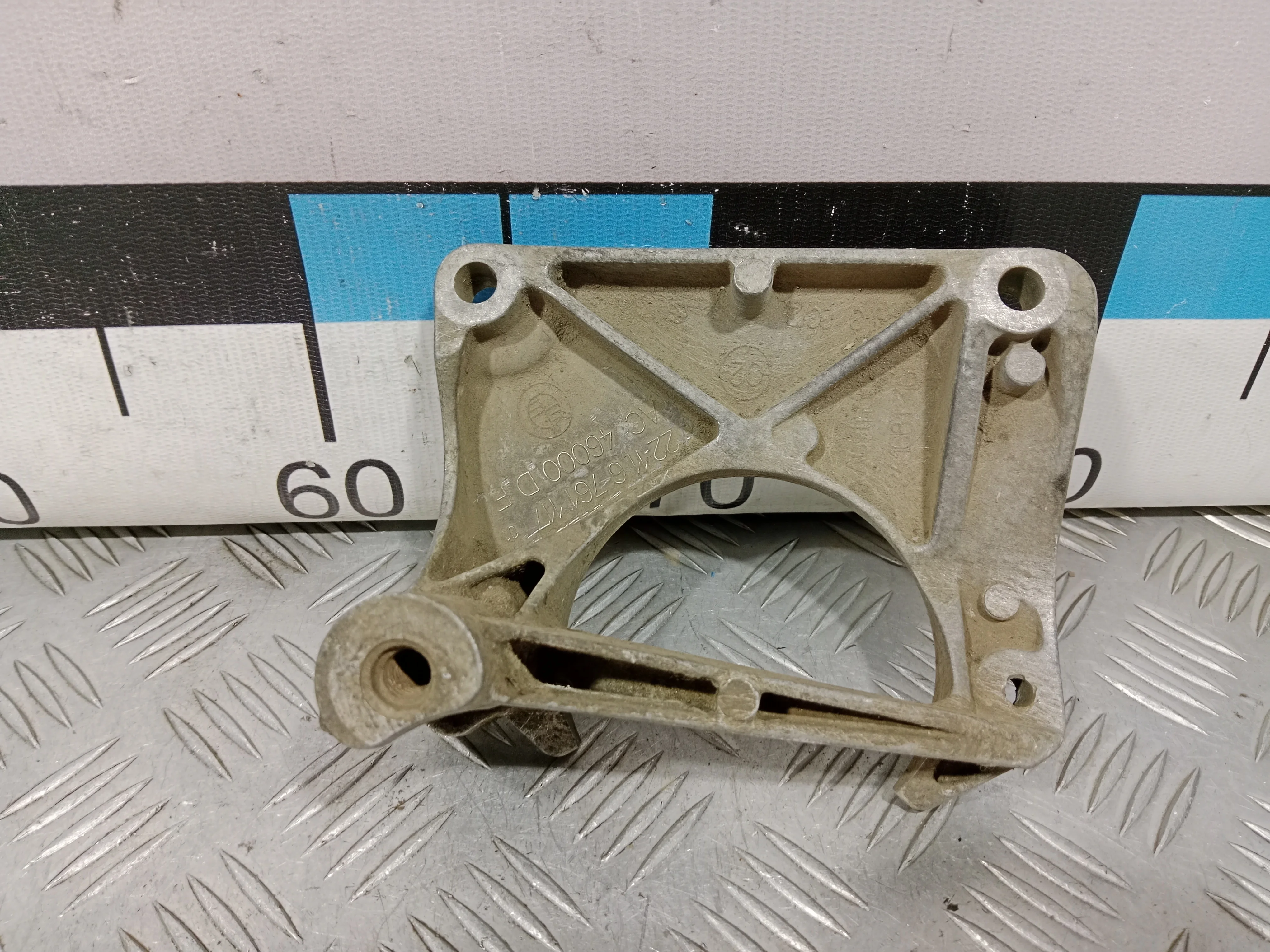 [Б/У] Кронштейн двигателя левый E60/E61 [Код: 00389978 ]