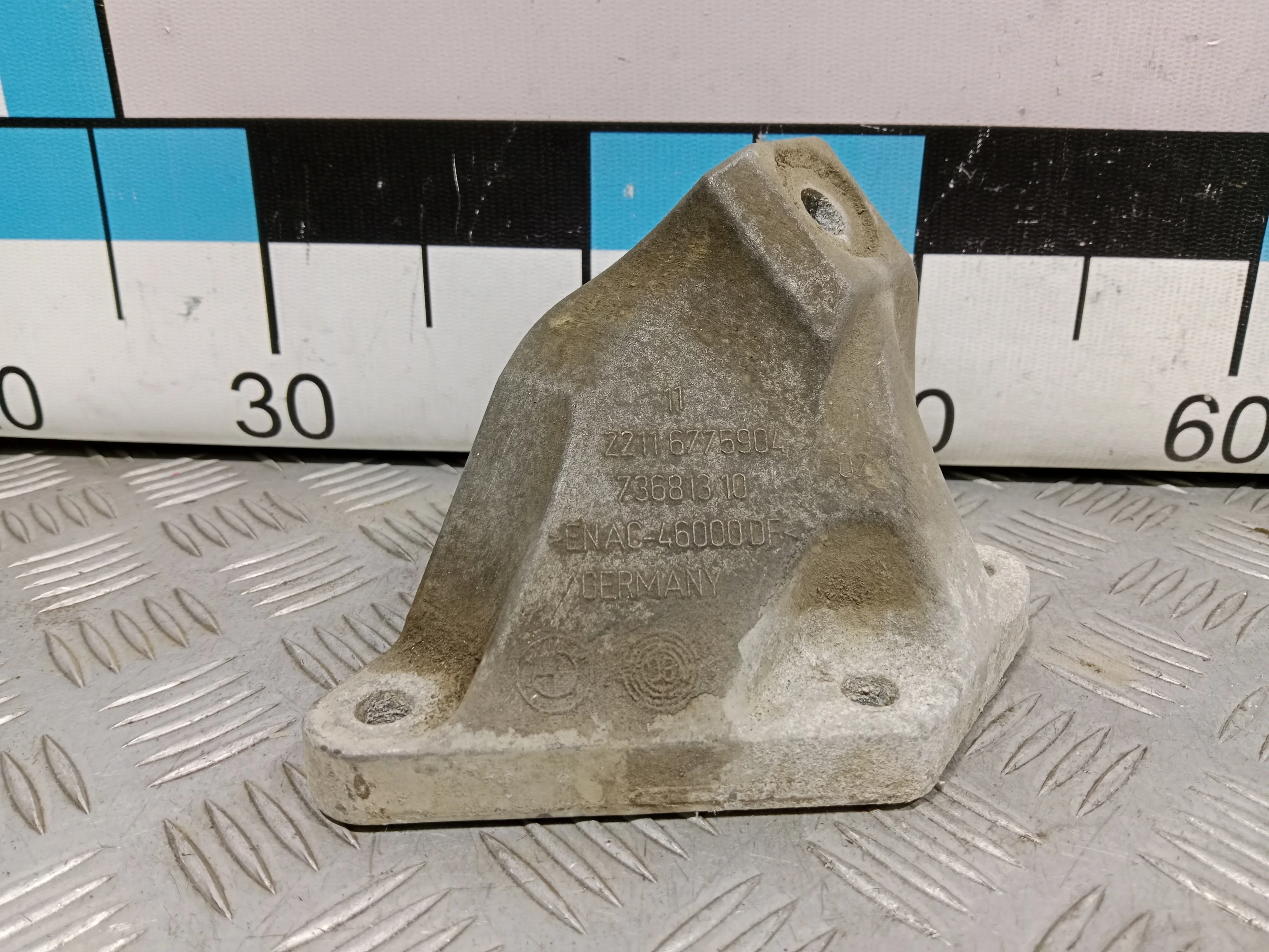 [Б/У] Кронштейн двигателя правый BMW F01/F02/F06 [Код: 00388997 ]