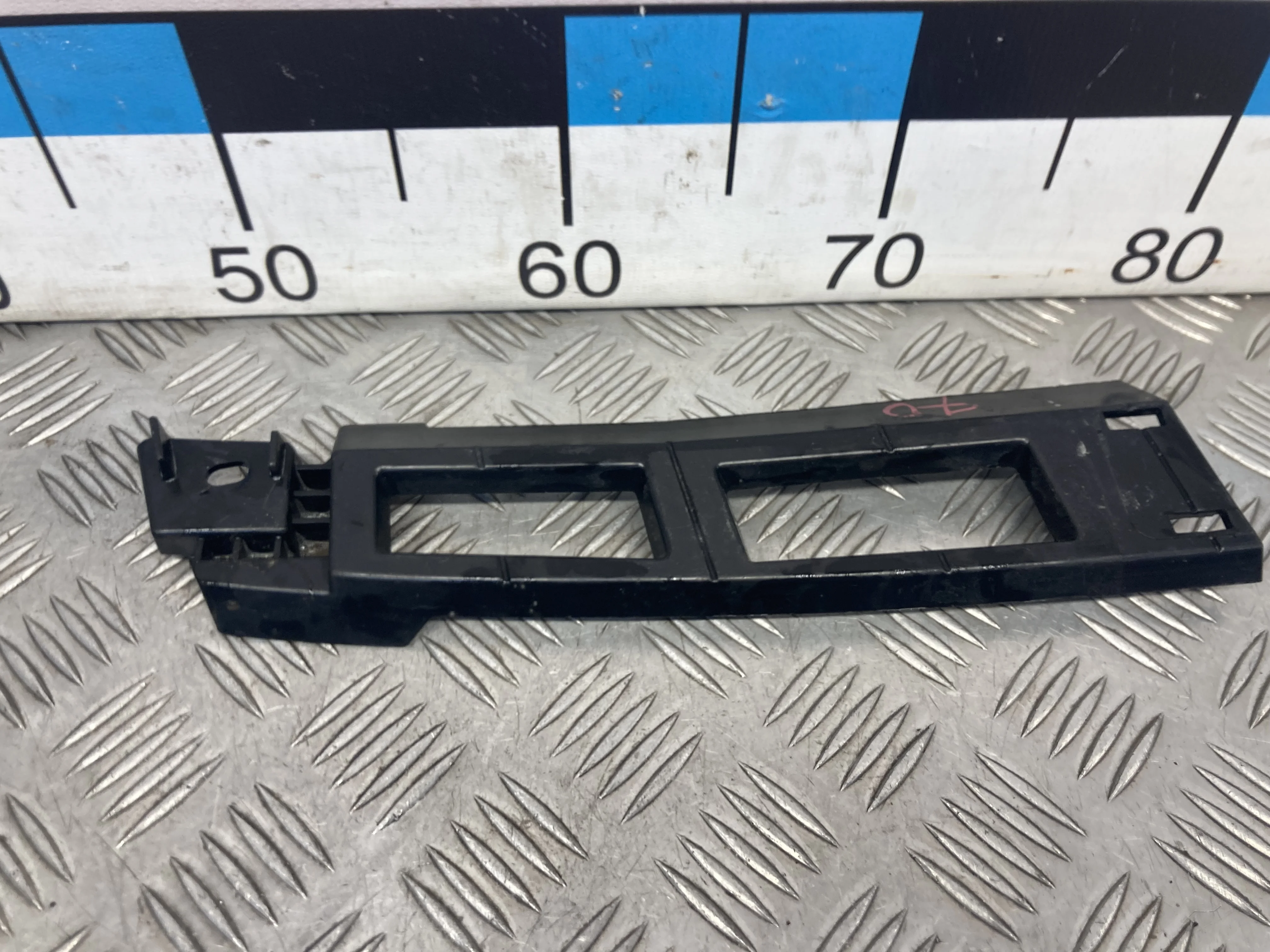 [Б/У] Кронштейн заднего бампера левый нижний [Код: 00355796 ]