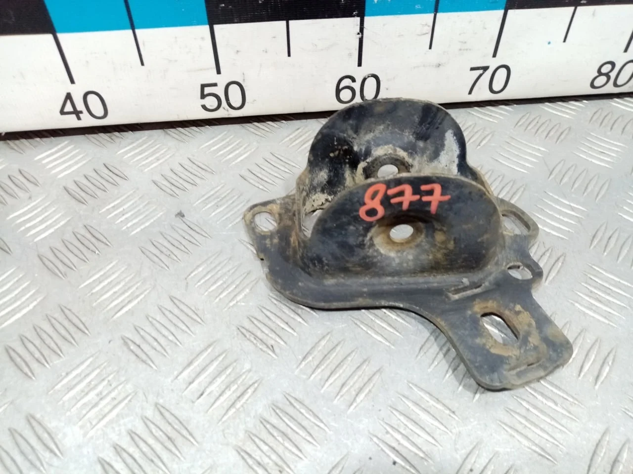 [Б/У] Кронштейн заднего рычага левый [Код: 00677444 ]