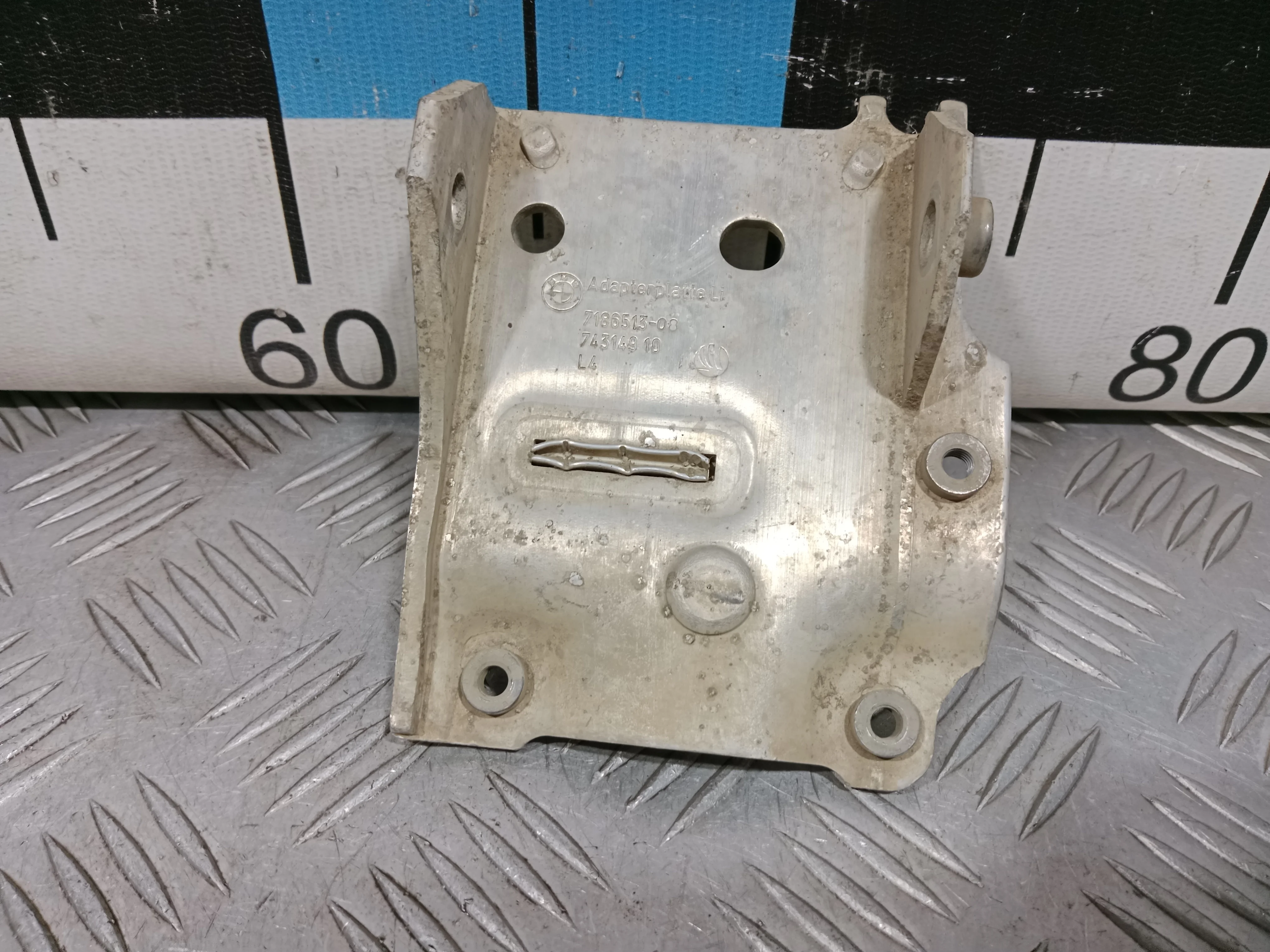 [Б/У] Кронштейн радиатора левый BMW [Код: 00390032 ]