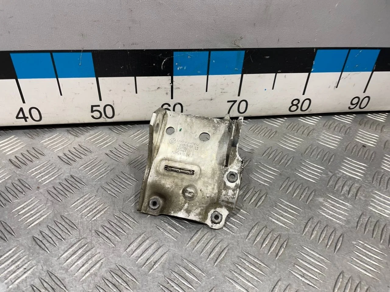 [Б/У] Кронштейн радиатора левый BMW [Код: 00662457 ]