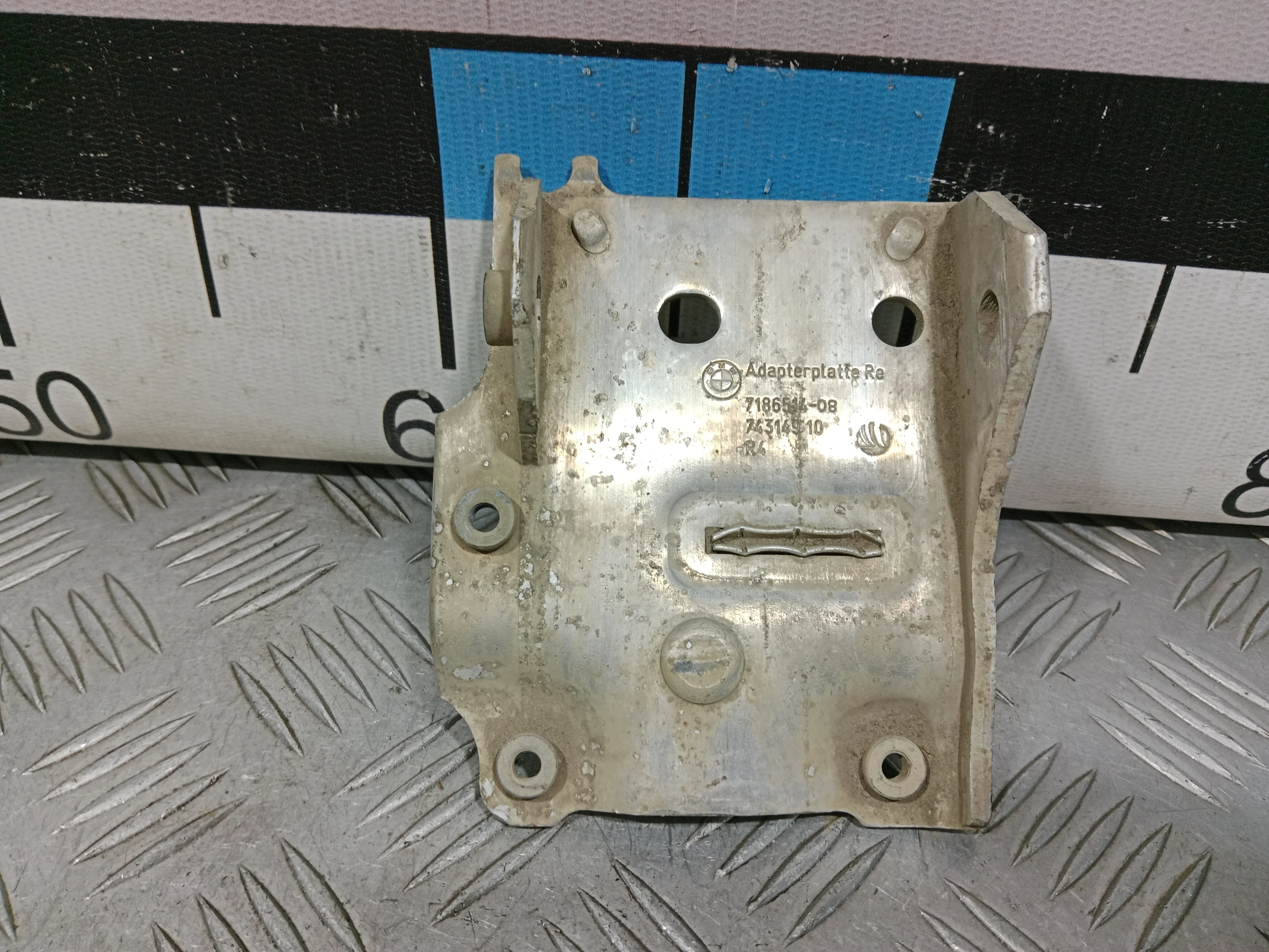 [Б/У] Кронштейн радиатора правый BMW [Код: 00390031 ]