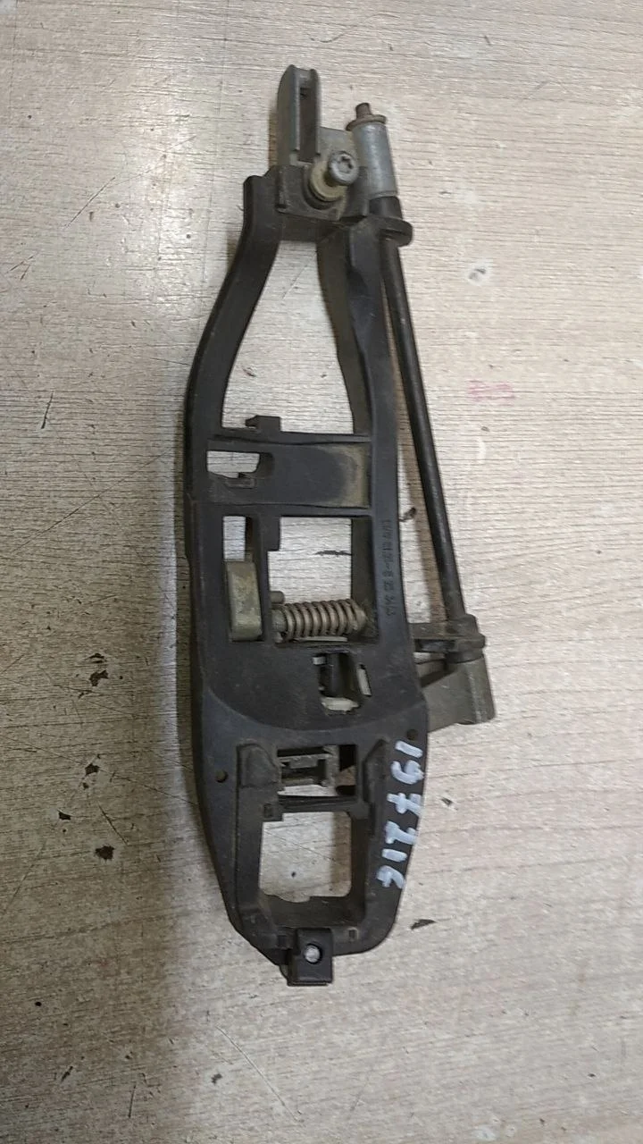 [Б/У] Кронштейн ручки передней левой BMW 3-serie E46 [Код: 00682915 ]