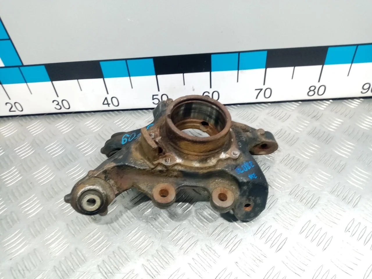 [Б/У] Кулак поворотный задний правый [Код: 00615144 ]