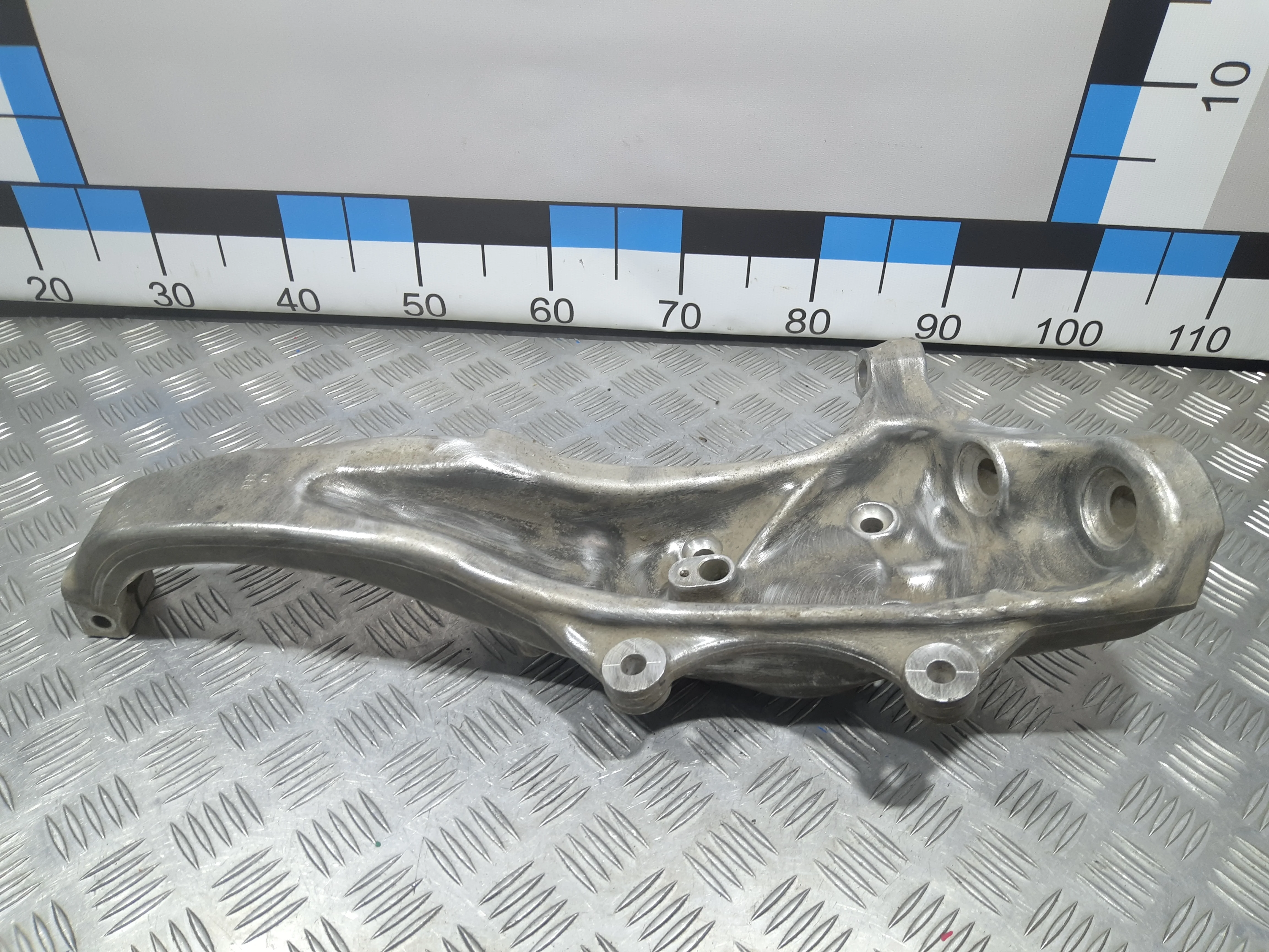 [Б/У] Кулак поворотный передний левый BMW F01 F02 F07 [Код: 00369301 ]