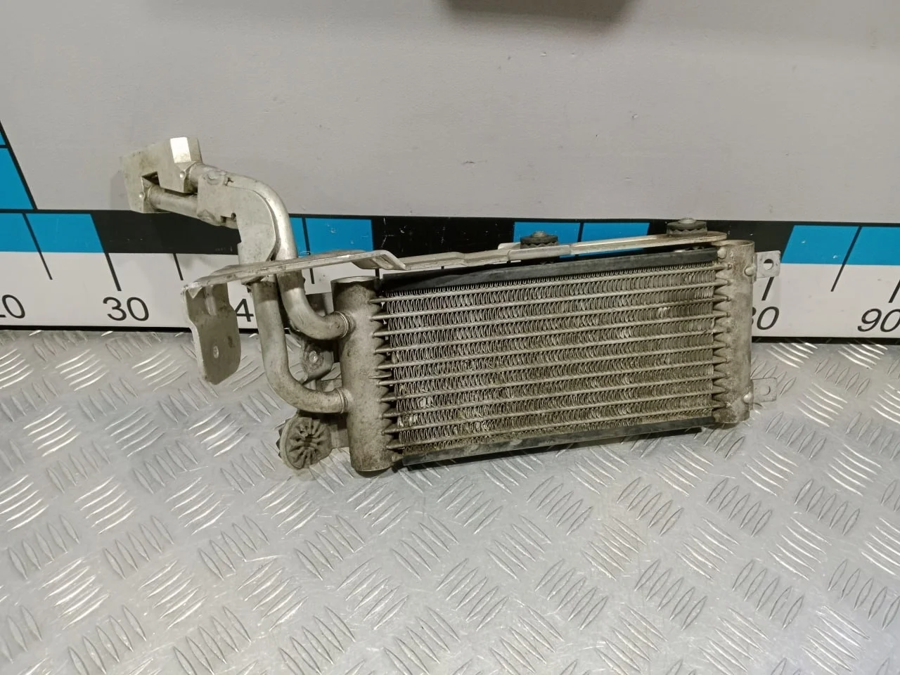 [Б/У] Масляный радиатор - Небольшой дефект сот [ХОРОШЕЕ] [Код: 00659004 ]