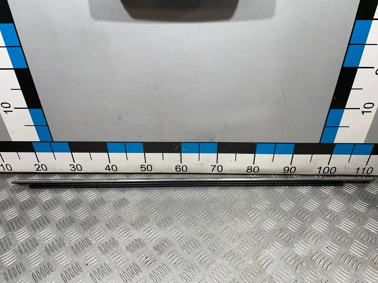 [Б/У] Молдинг передней левой двери наружний [Код: 00664768 ]