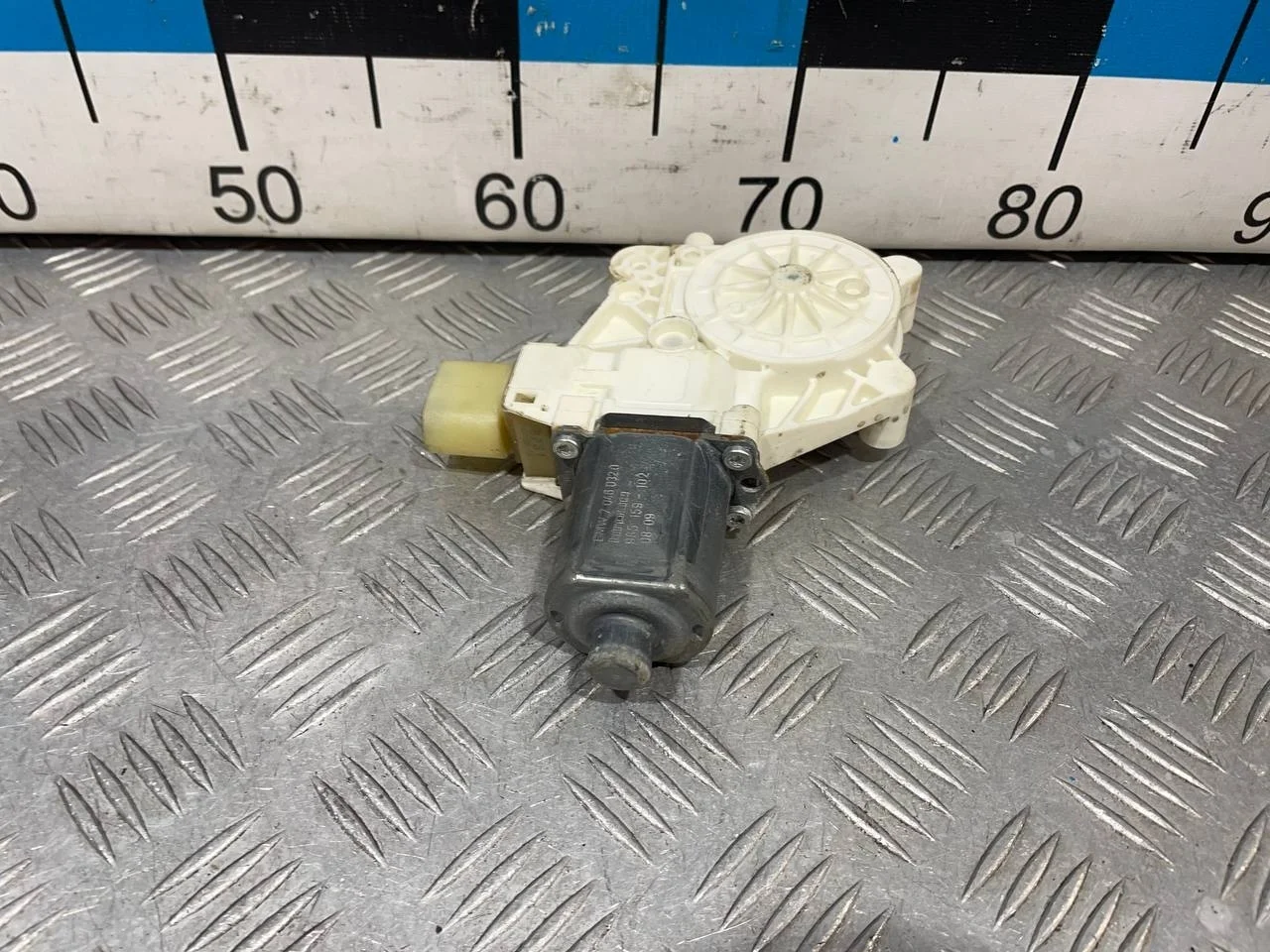 [Б/У] Моторчик стеклоподъемника правый BMW [Код: 00667958 ]