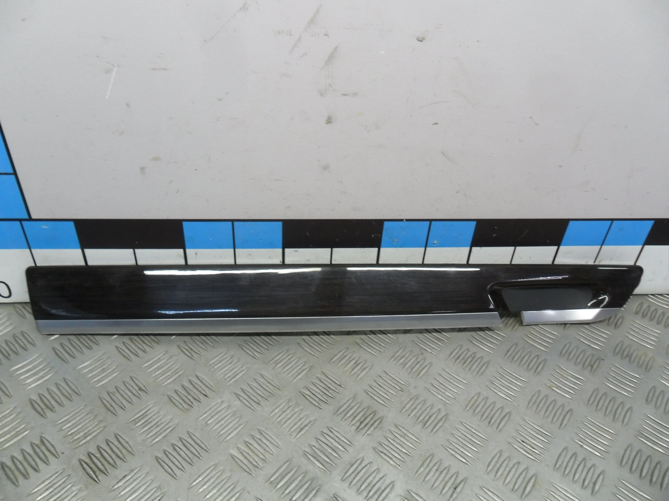 [Б/У] Накладка декоративная - (Состояние: Потертости) [Незначительные дефекты] [Код: 00357093 ]