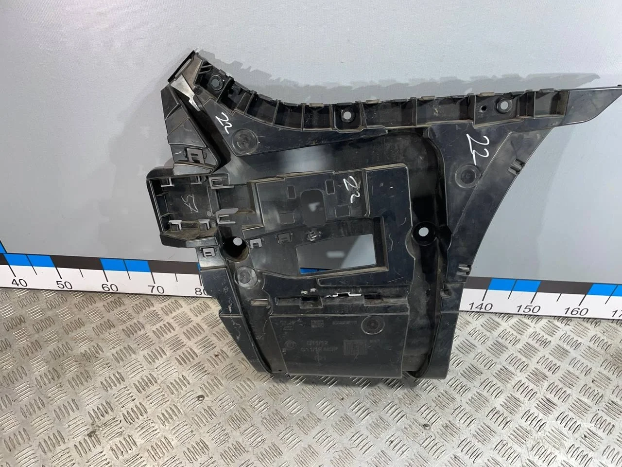 [Б/У] Направляющая заднего бампера правая [Код: 00614390 ]