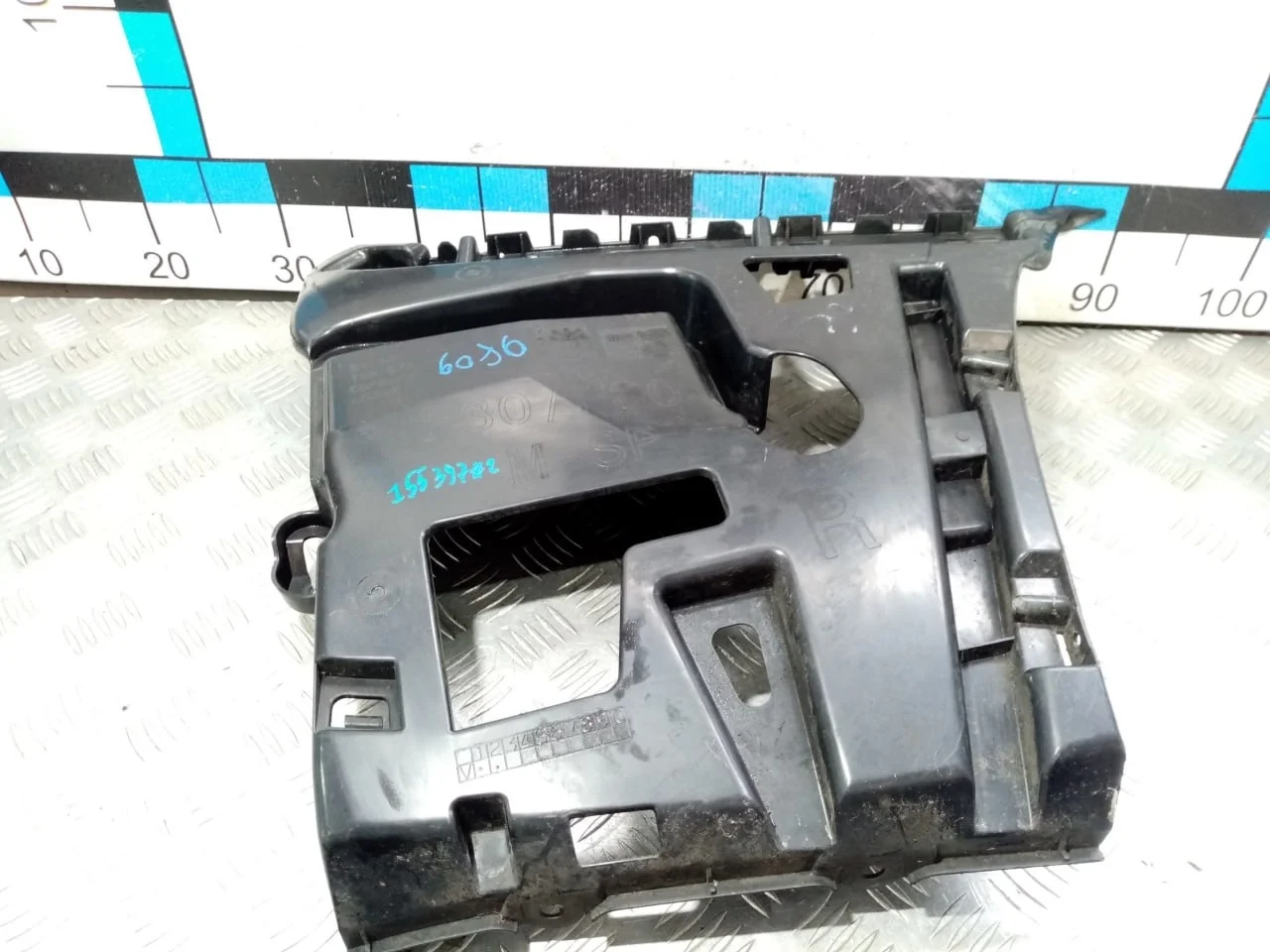 [Б/У] Направляющая заднего бампера правая BMW [Код: 00606165 ]