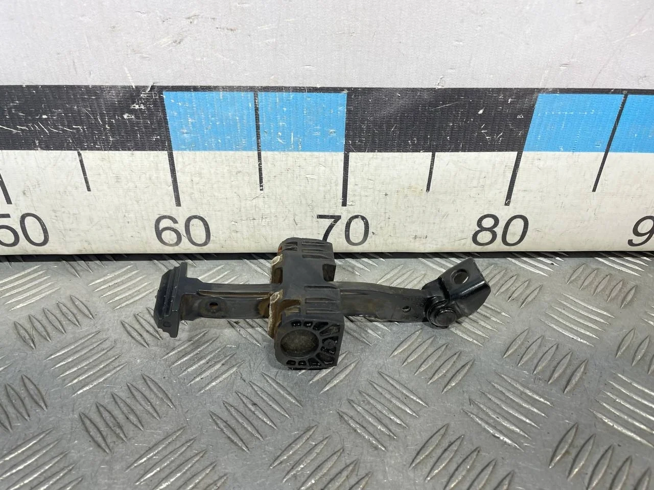 [Б/У] Ограничитель двери задней [Код: 00595070 ]