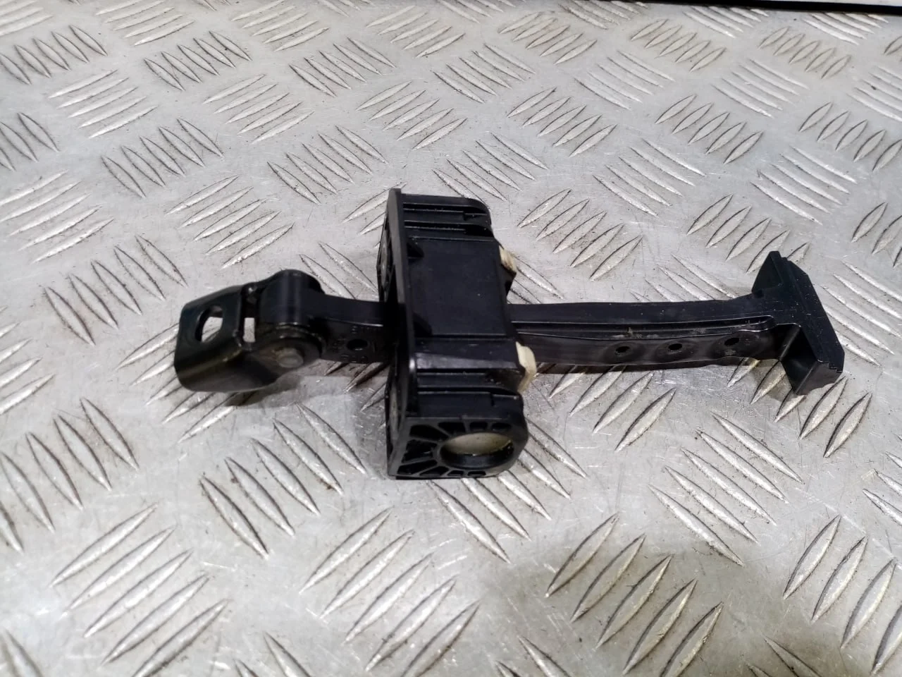 [Б/У] Ограничитель двери передней [Код: 00544356 ]