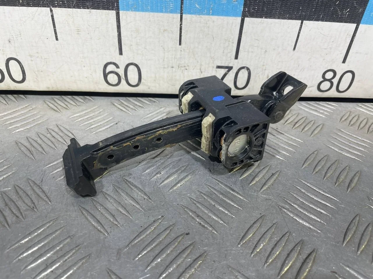 [Б/У] Ограничитель двери передней [Код: 00573861 ]