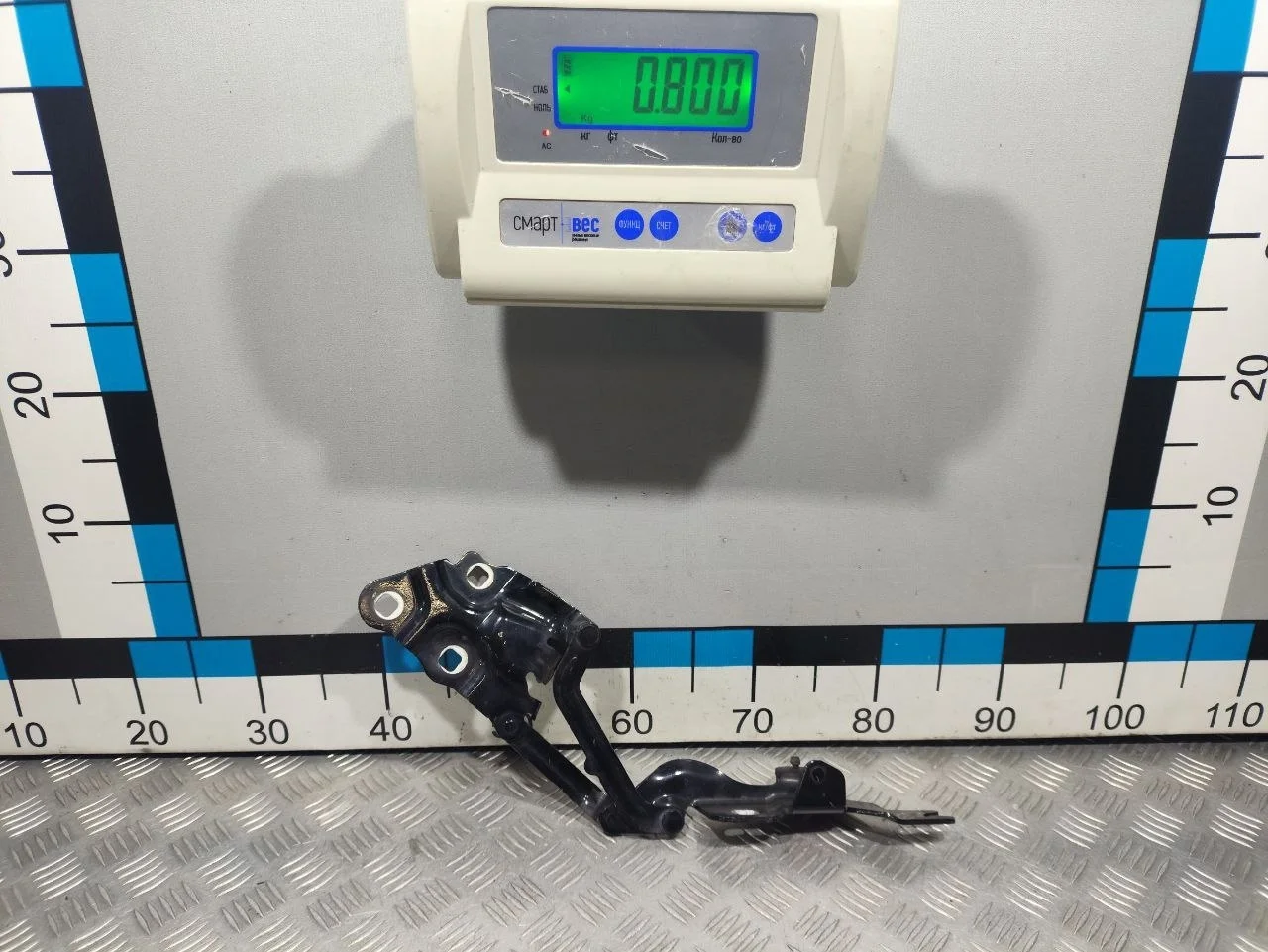 [Б/У] Петля капота правая BMW X3 F25 [Код: 00677419 ]