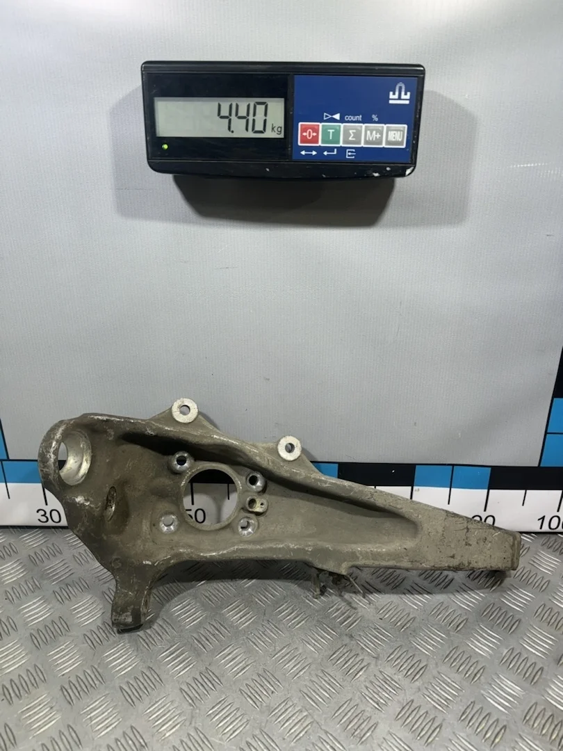 [Б/У] Поворотный кулак BMW F01/02/03/04/06/07 - передний левый [Код: 00348955 ]