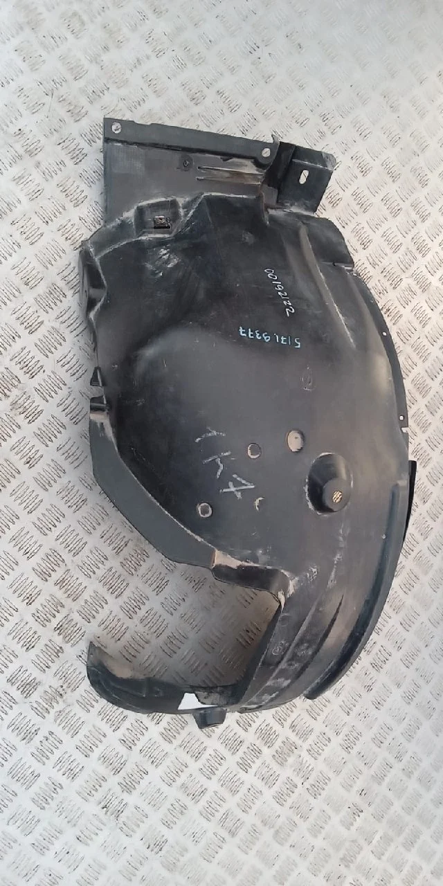 [Б/У] Подкрылок лев передний задняя часть E90/E91 [Код: 00296636 ]