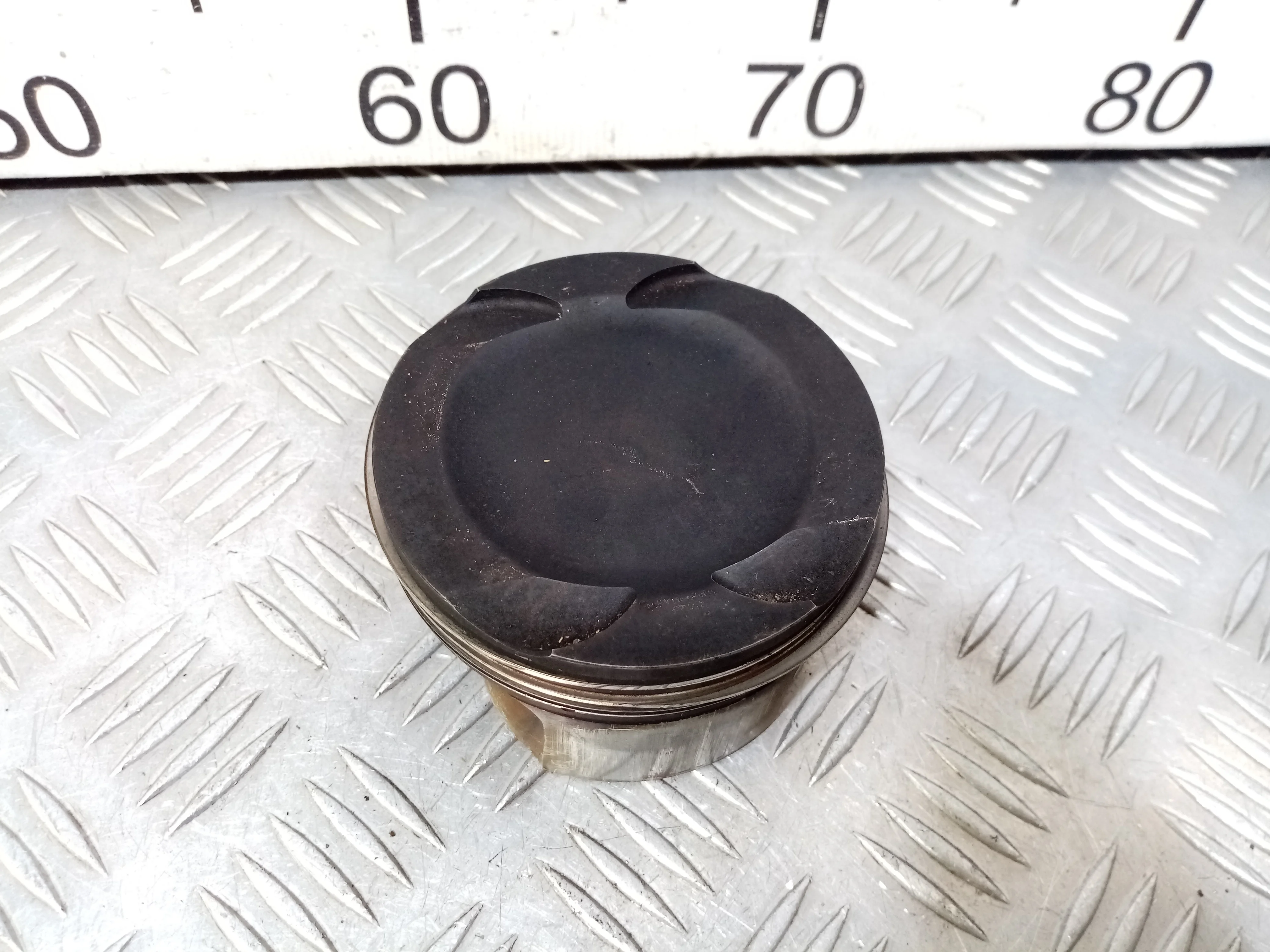 [Б/У] Поршень N63 E70 E71 F01 F02 F07 F12 F13 [Код: 00400379 ]