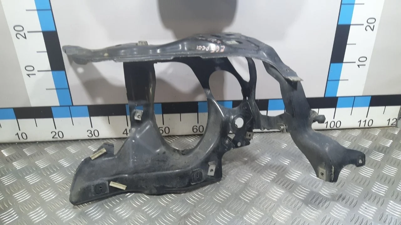 [Б/У] Рамка фары правая BMW E65/E66 - Отличное состояние. [Код: 00291773 ]