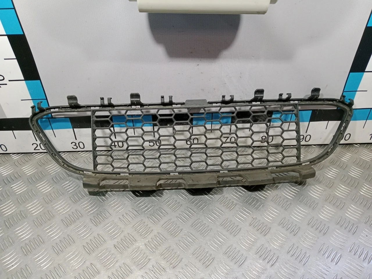 [Б/У] Решетка бампера центральная BMW F30/F31 [Код: 00603013 ]
