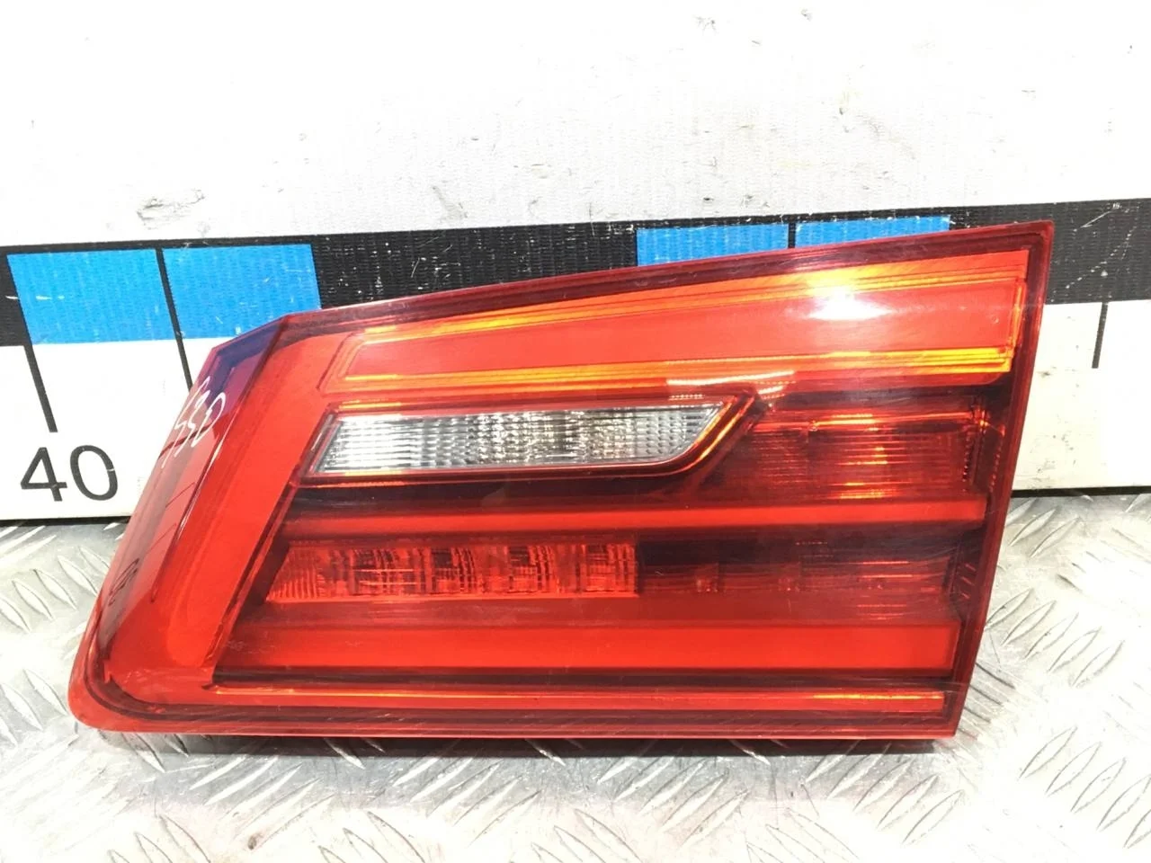 [Б/У] Фонарь задний внутренний правый [Код: 00594947 ]