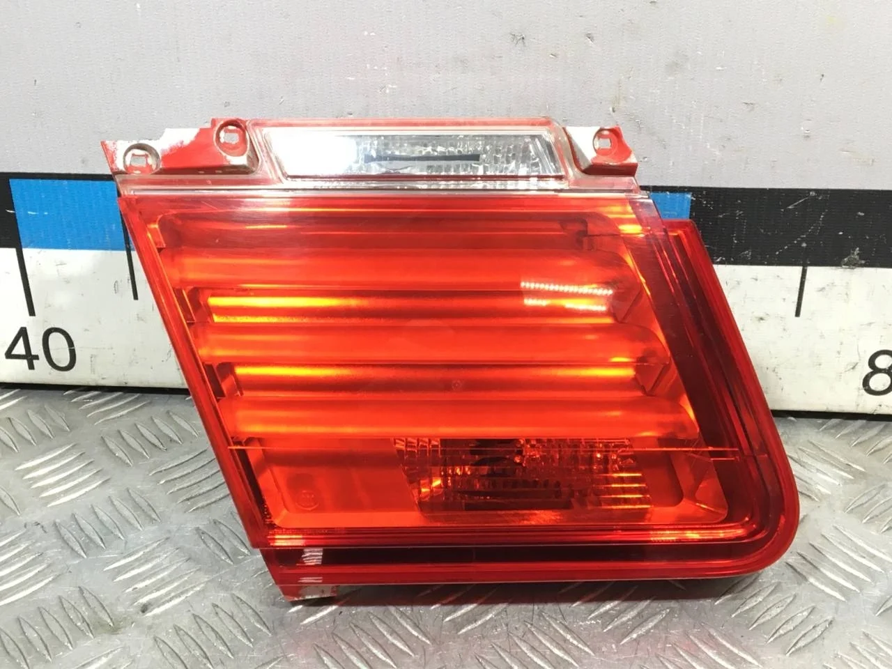 [Б/У] Фонарь задний левый на крышку багажника [Код: 00594964 ]