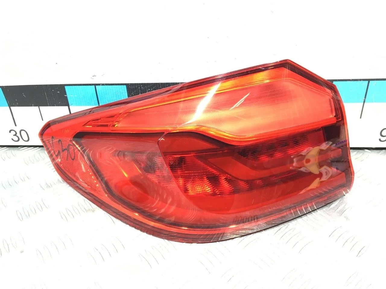 [Б/У] Фонарь задний наружный левый [Код: 00595004 ]