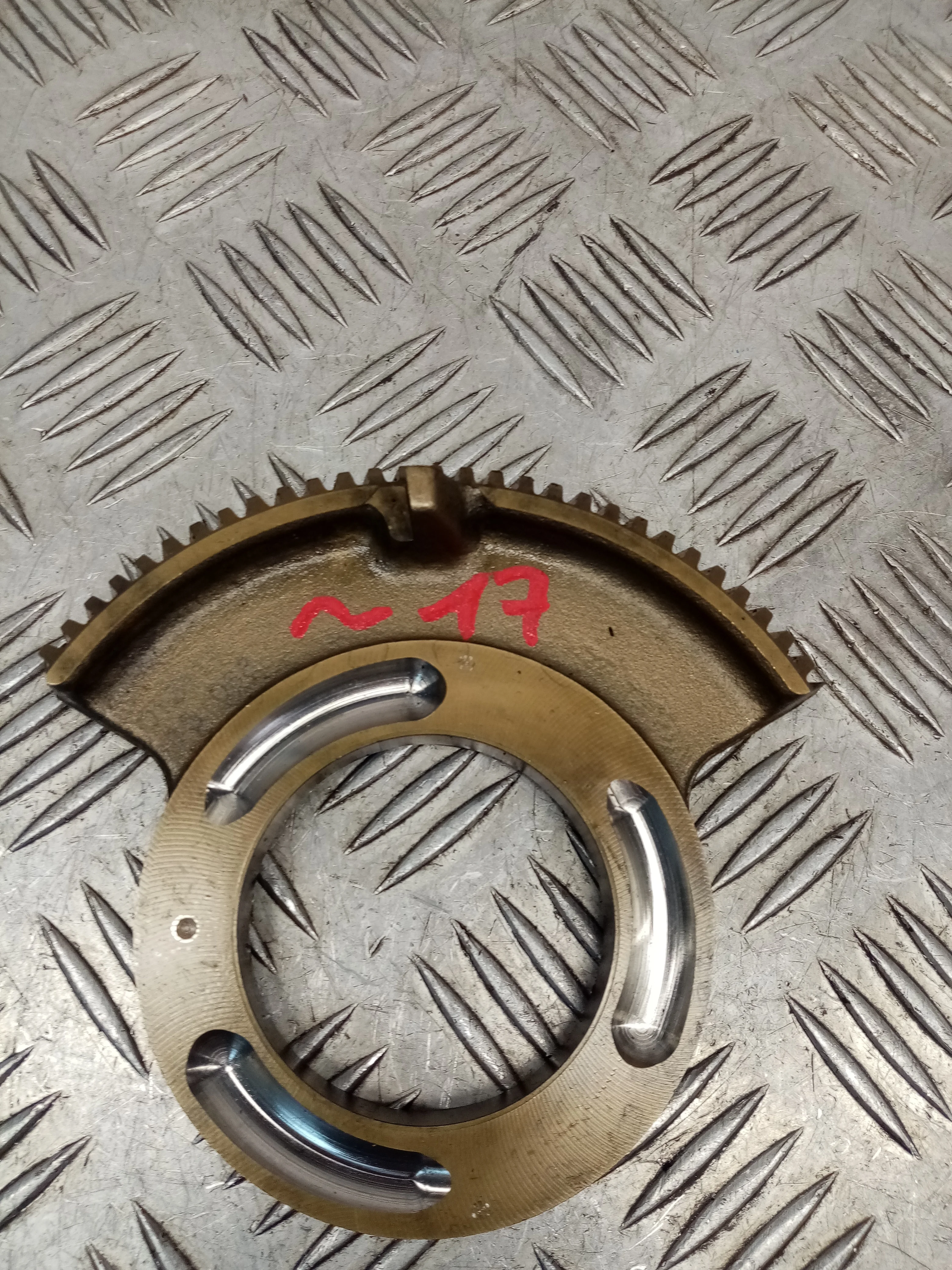 [ЧАСТЬ Б/У] Коробка раздаточная BMW E70 E71 - передняя лапа пакета фрикционов [Код: 00364537 ]