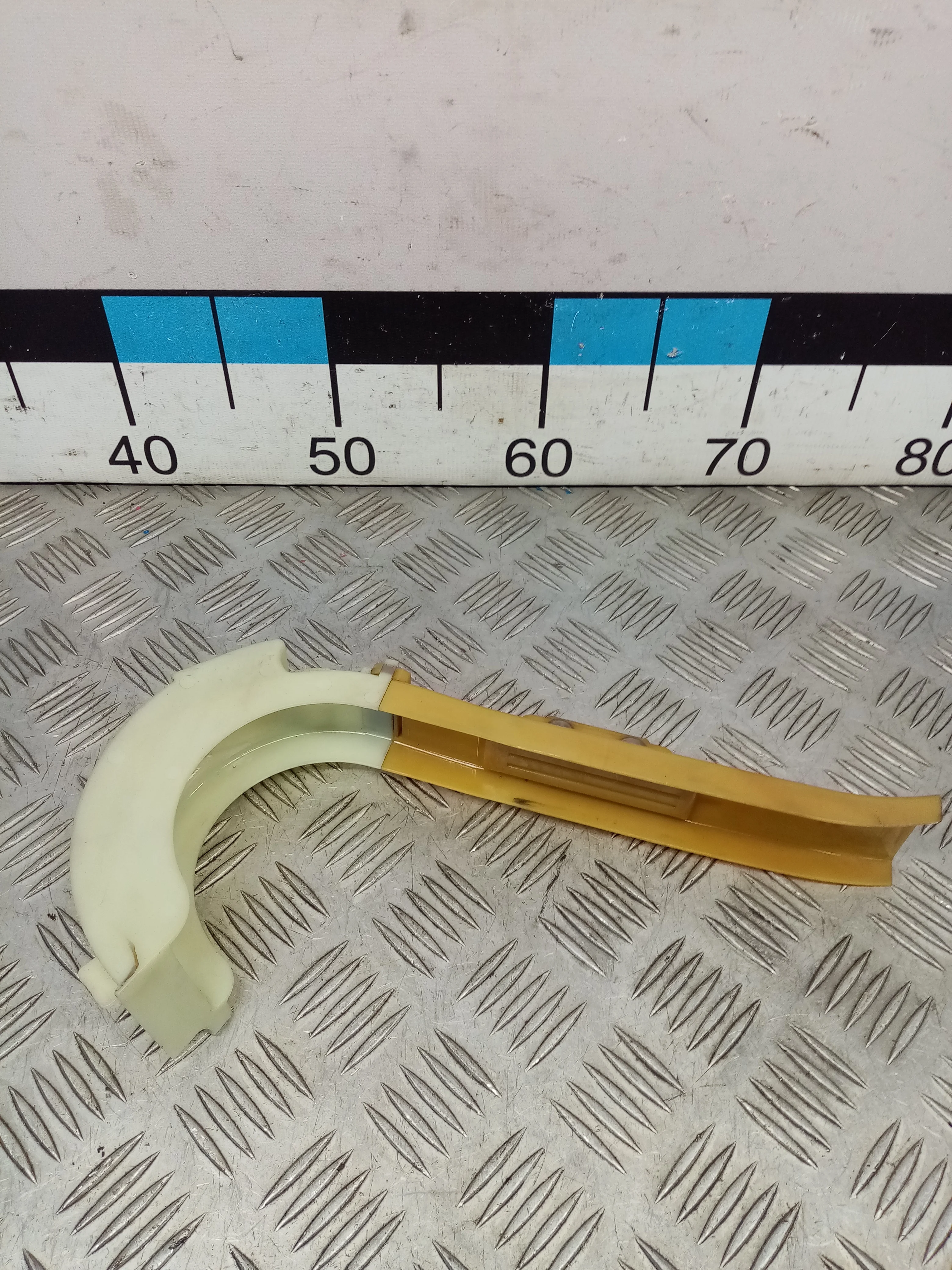 [ЧАСТЬ Б/У] Коробка раздаточная BMW E70 E71 - пластиковый кожух цепи [Код: 00364539 ]