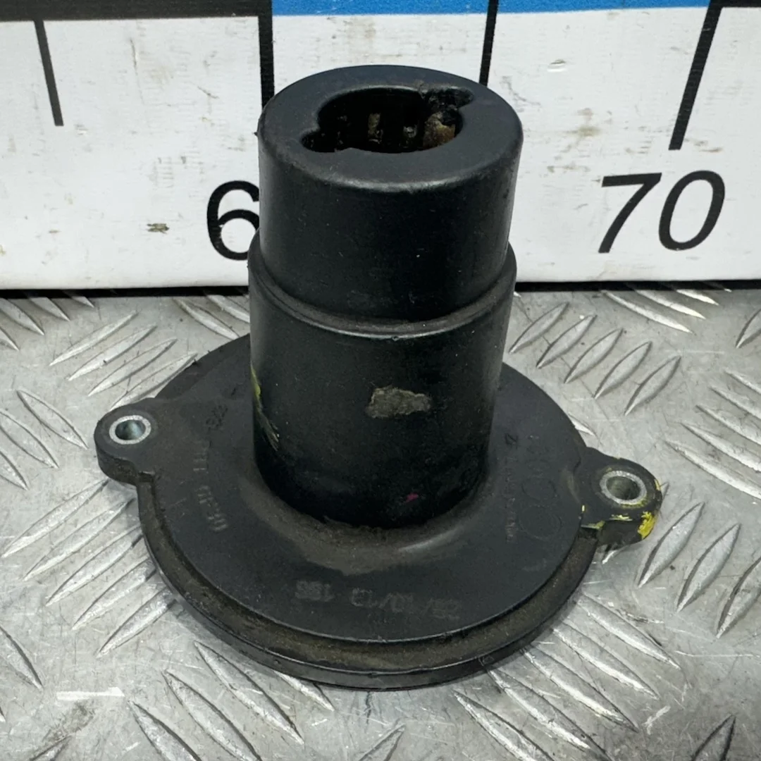 [ЧАСТЬ Б/У] Рейка рулевая - 7806276; пластиковая крышка рулевой рейки [Код: 00416449 ]