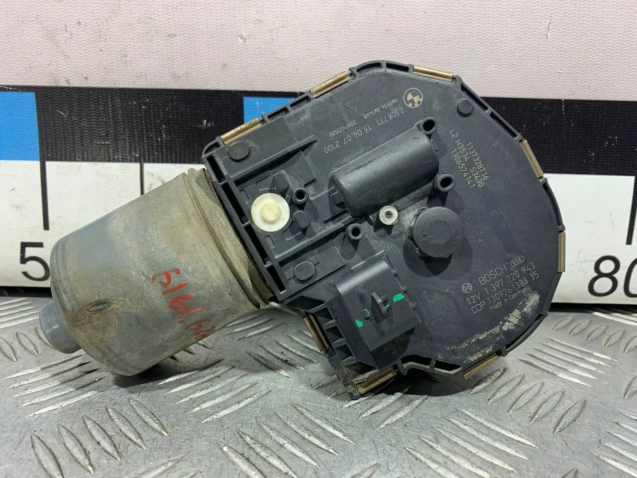 [ЧАСТЬ Б/У] Трапеция стеклоочистителя - только моторчик [ХОРОШЕЕ] [Код: 00415879 ]