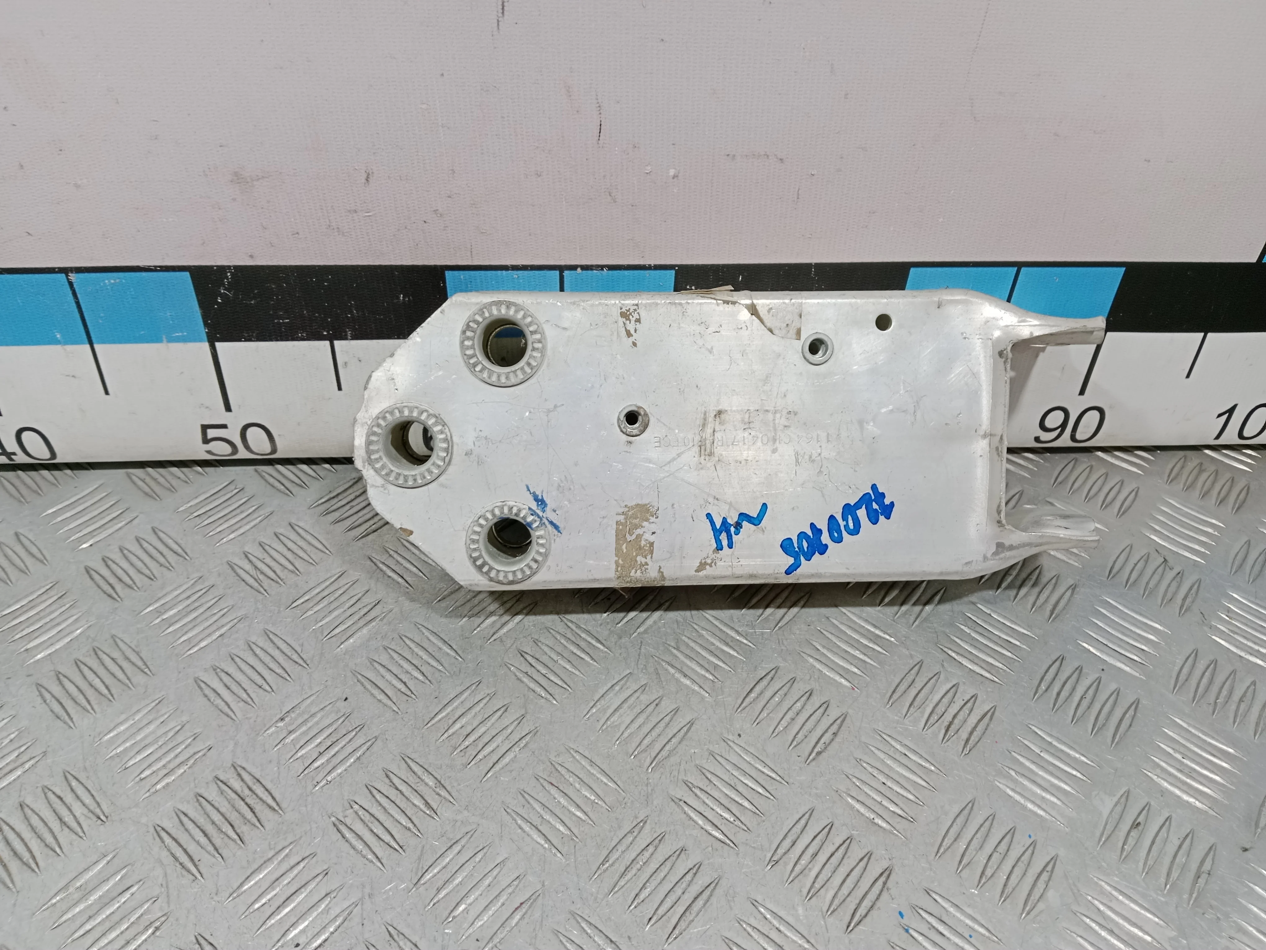 [ЧАСТЬ Б/У] Усилитель переднего бампера - Только кронштейн [Код: 00389986 ]