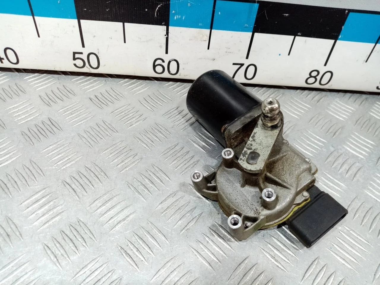 [Б/У] Моторчик стеклоочистителя передний [Код: 00667129 ]