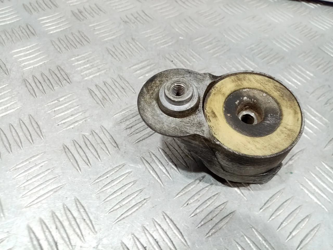 [Б/У] Натяжитель ремня [Код: 00669815 ]