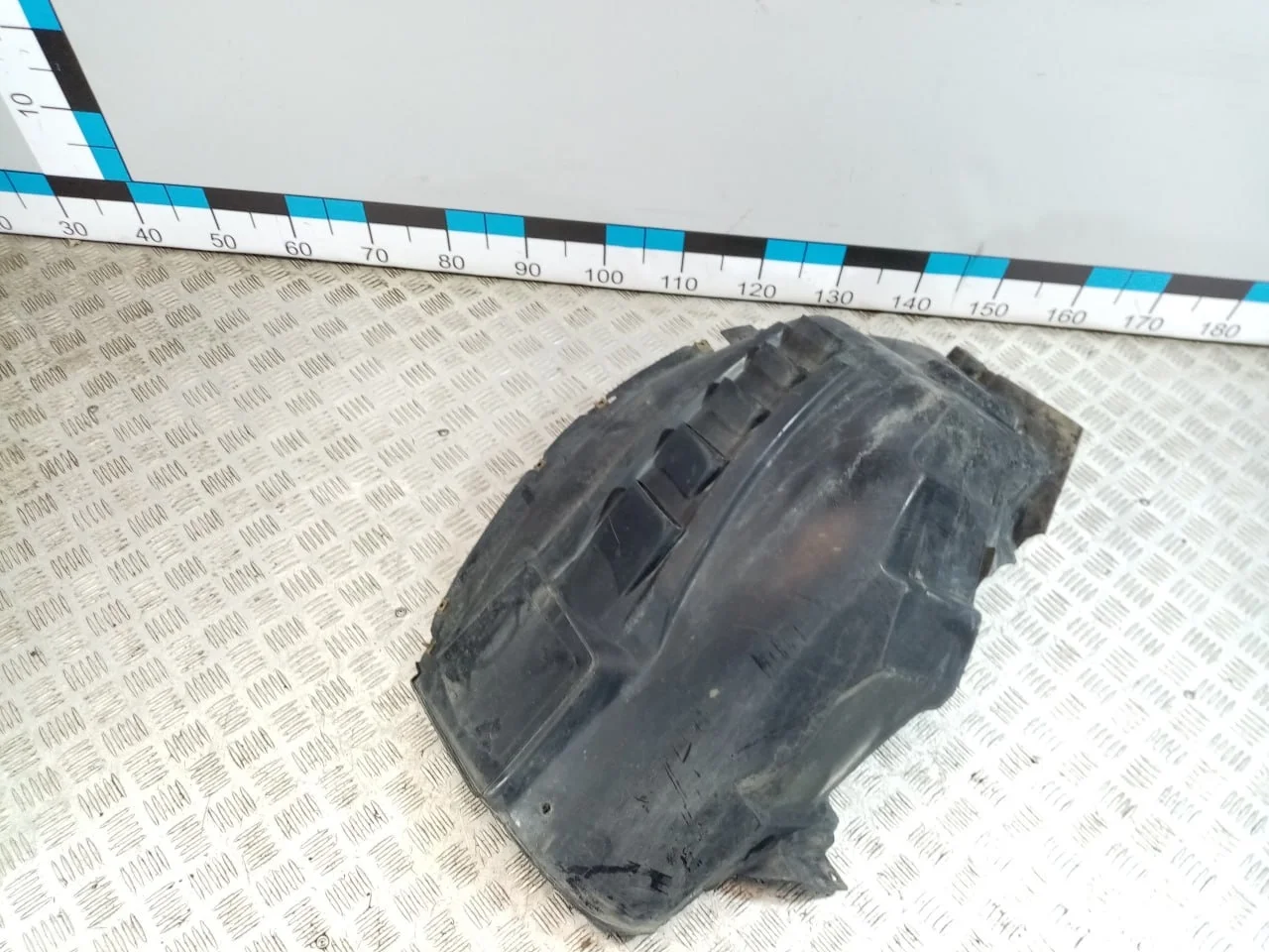 [Б/У] Подкрылок передний правый [Код: 00667370 ]