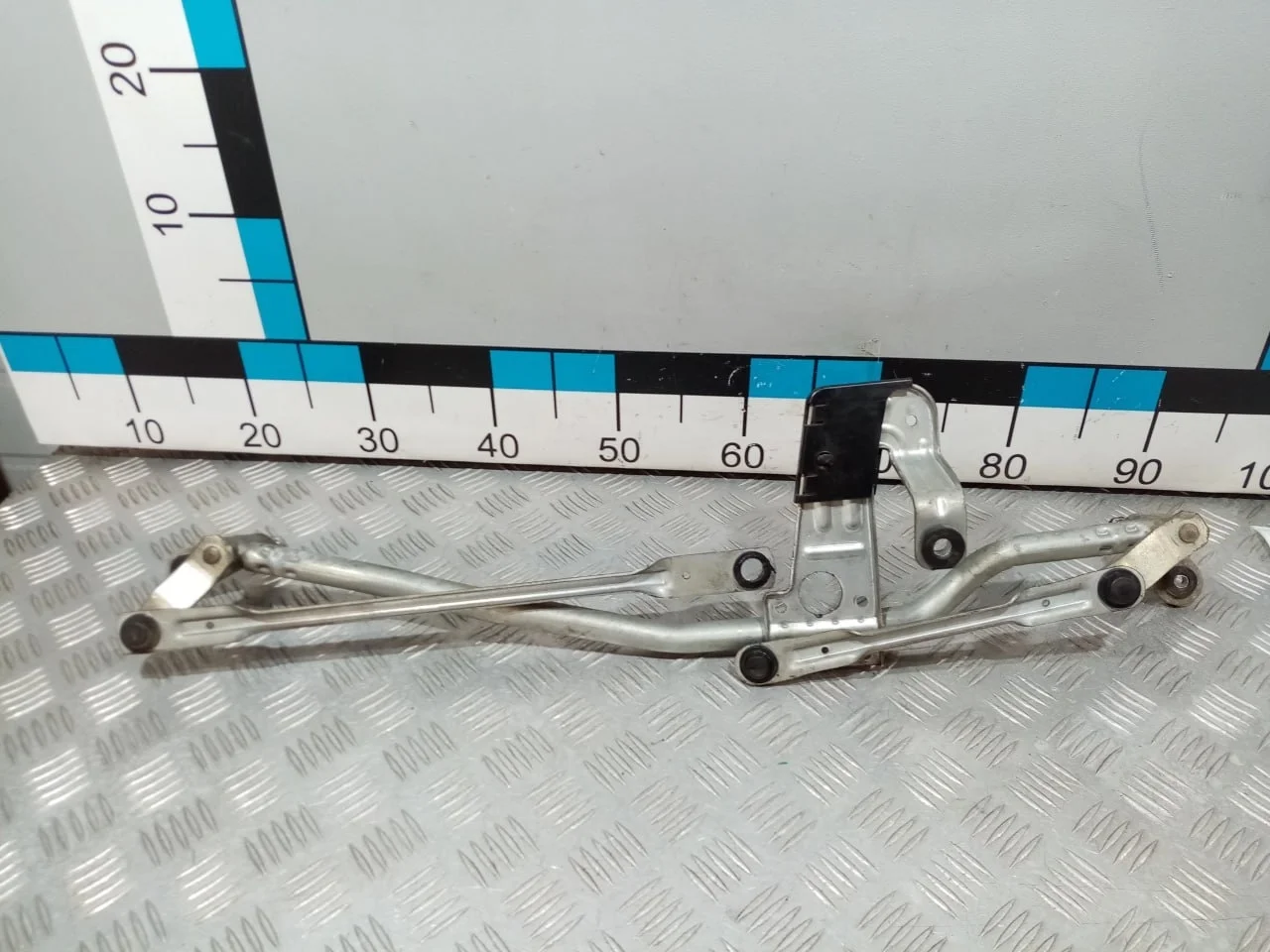 [Б/У] Трапеция стеклоочистителей [Код: 00667131 ]