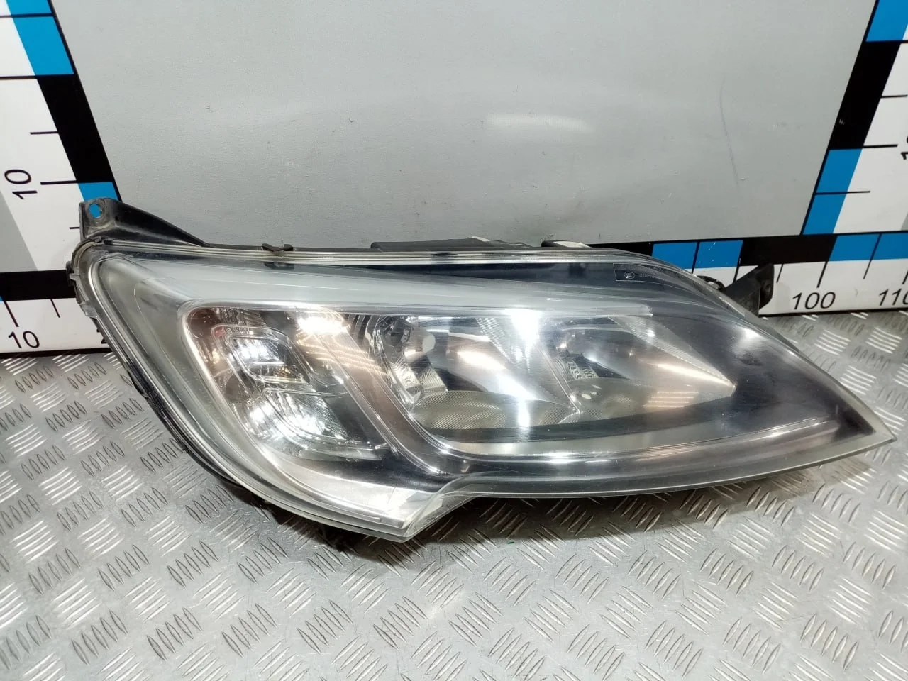 [Б/У] Фара правая [Код: 00666801 ]