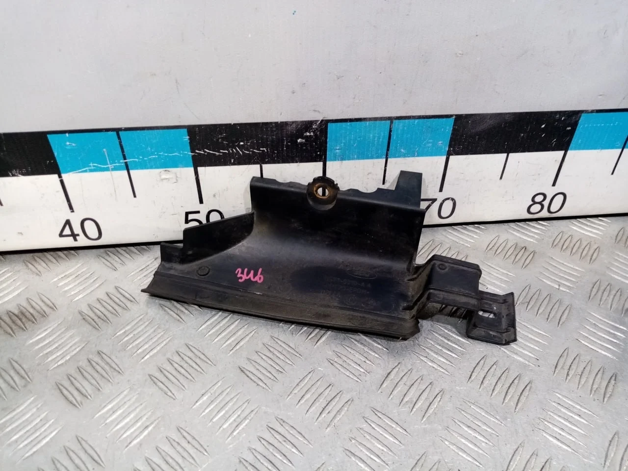 [Б/У] Воздуховод радиатора правый Ford [Код: 00530872 ]