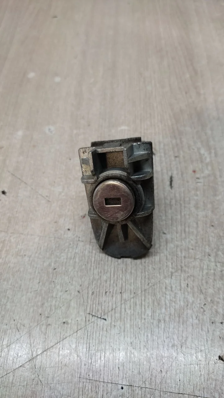 [Б/У] Вставка замка двери передней Ford - без ключа [ХОРОШЕЕ] [Код: 00593960 ]