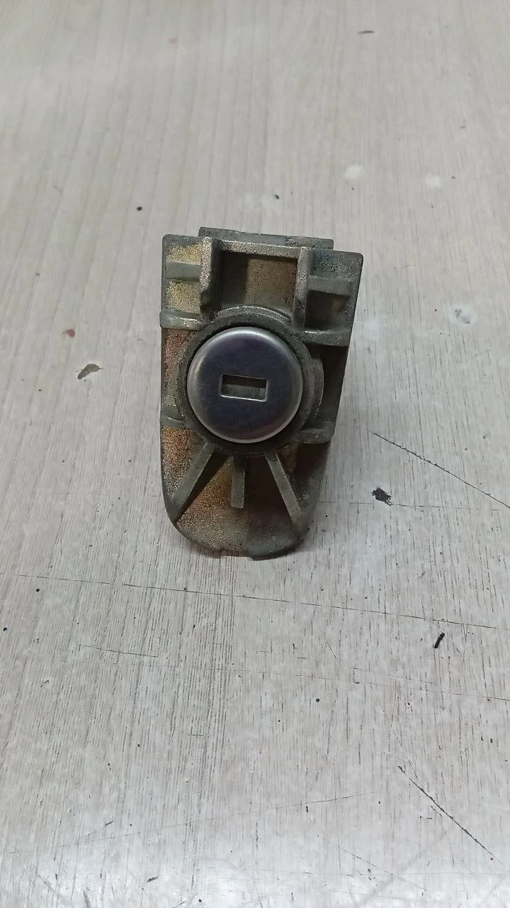 [Б/У] Вставка замка двери передней Ford - Без ключа. [ХОРОШЕЕ] [Код: 00635955 ]